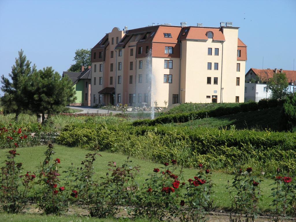 Hotel Sportwerk Tyniec Maly Esterno foto