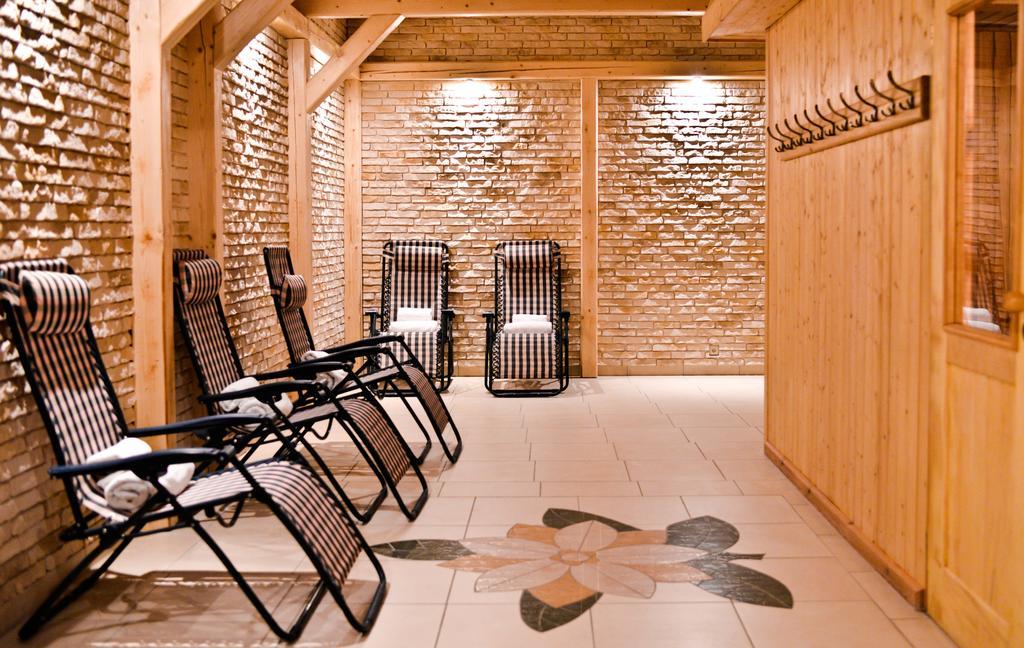 Hotel Sportwerk Tyniec Maly Esterno foto