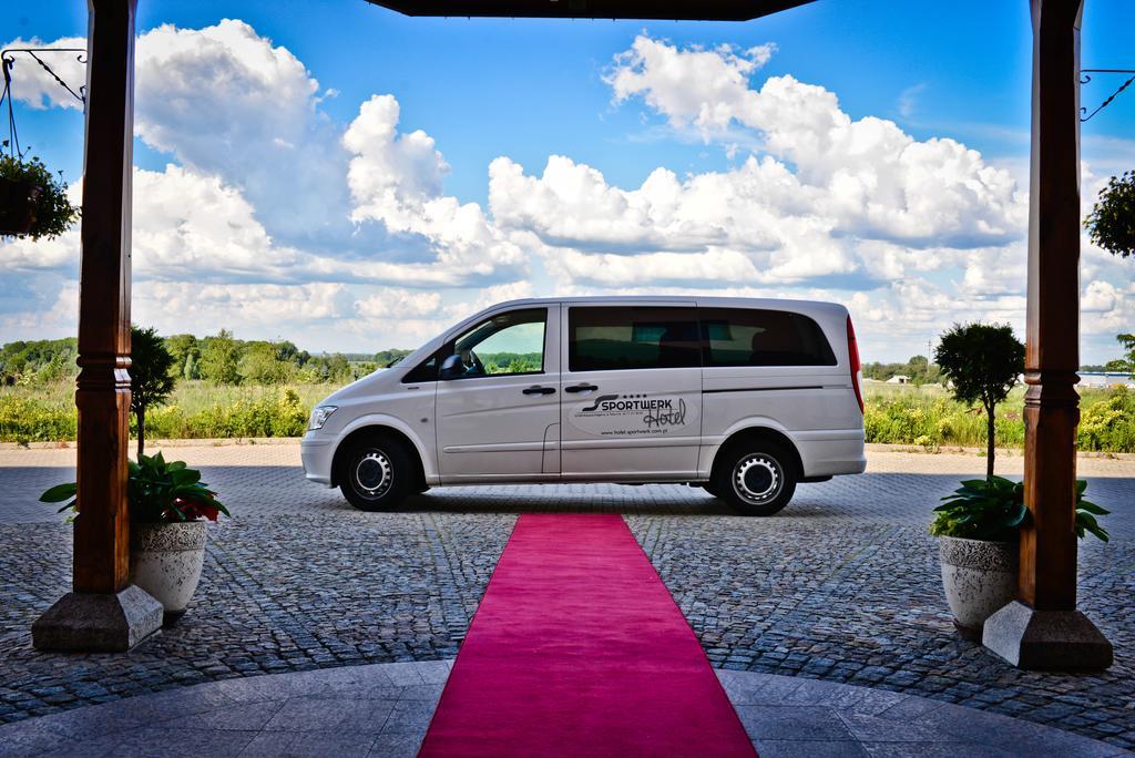 Hotel Sportwerk Tyniec Maly Esterno foto