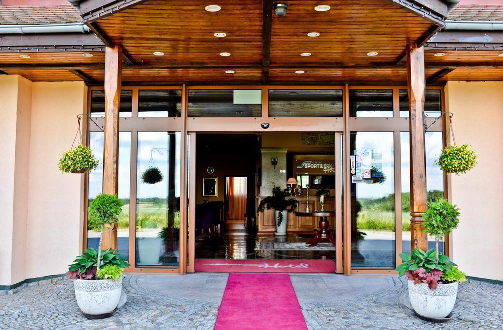 Hotel Sportwerk Tyniec Maly Esterno foto